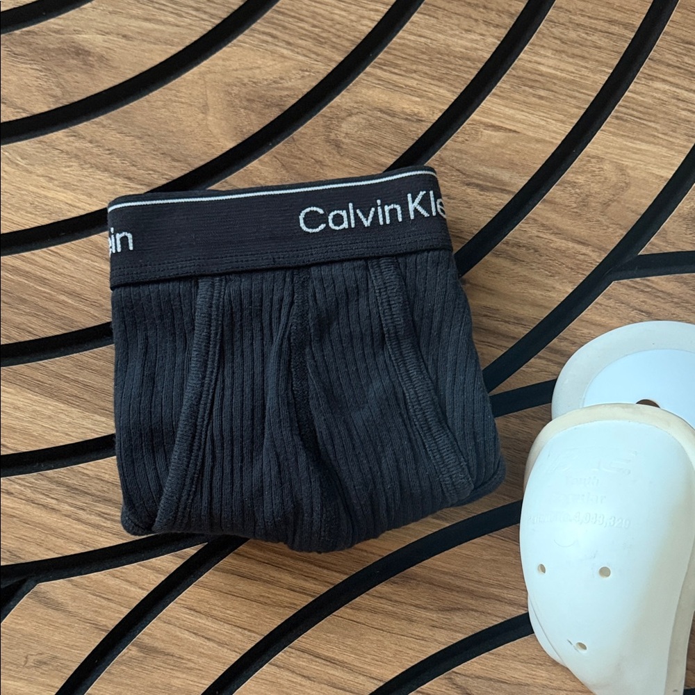 Calvin Klein - Picture 5 of 5